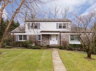 6 Horseguard Ln, Scarsdale, NY 10583