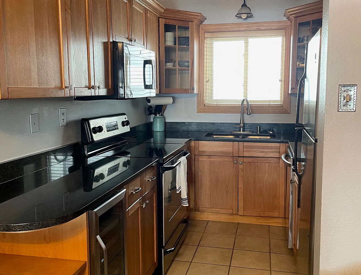 3 bed, 1330 sqft, $4,800 — Photo 3