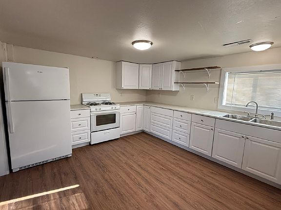 5th image of 273 Jefferson St