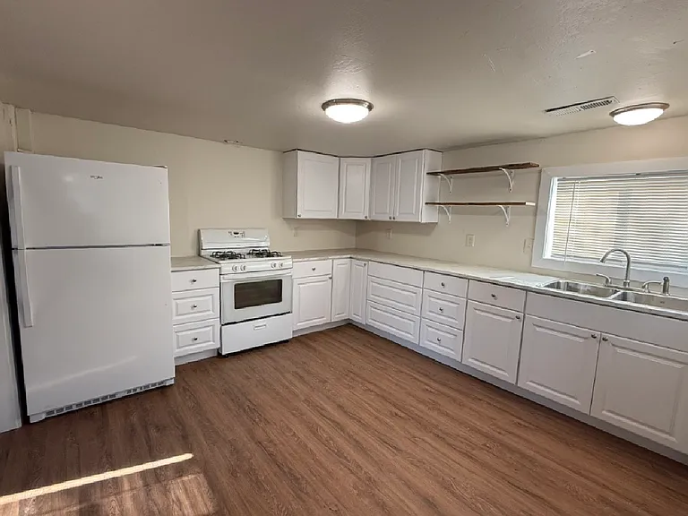 273 Jefferson St — Photo 5