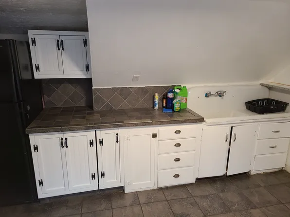 12 Spofford St #B, Claremont, NH 03743