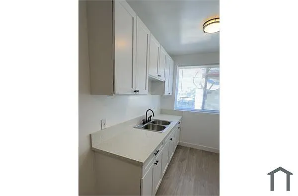 Building Photo - 8325 S Western Ave #6