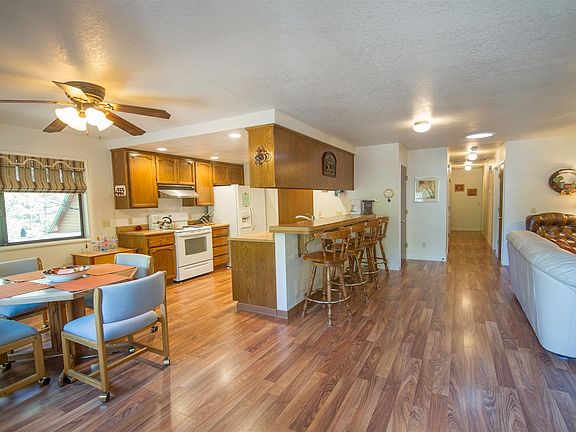2nd image of 18285 Lakeview Dr