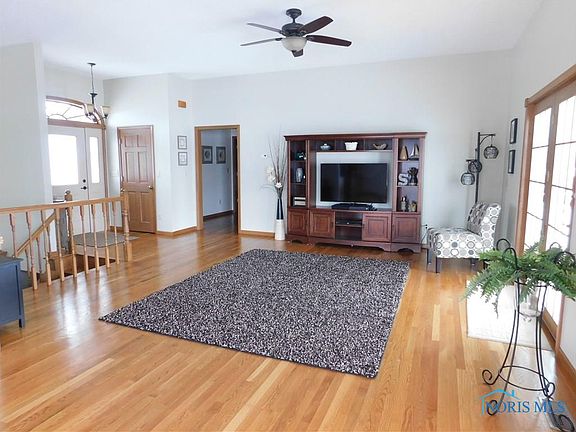 4th image of 240 Seneca Dr