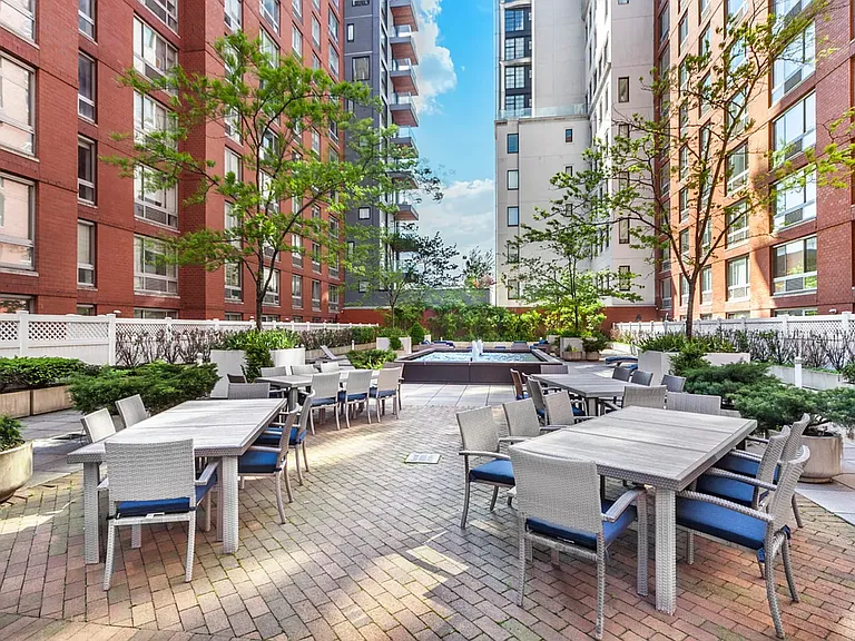 555 W 23rd St #N10E — Photo 11