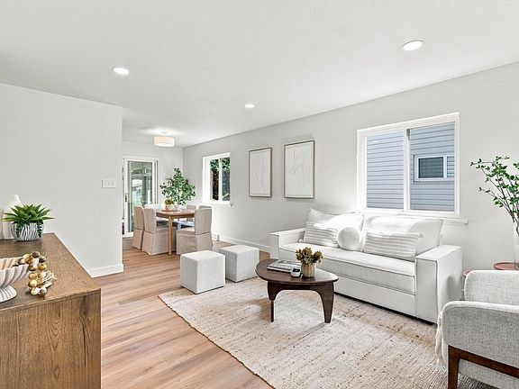 3rd image of 1038 Aspen St
