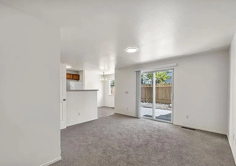 3 bed, 1.5 bath, 1128 sqft, $2,250 — Photo 4