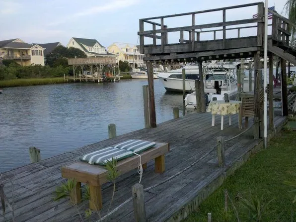7090 7th St, Surf City, NC 28445