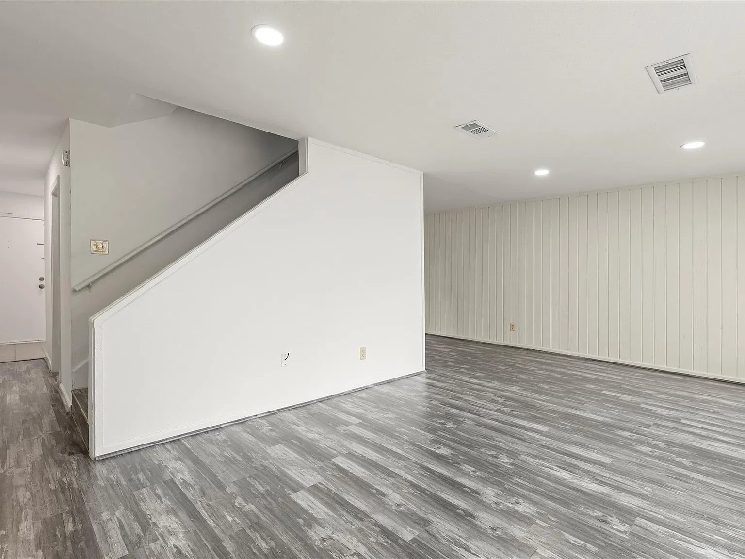 3 bed, 2.5 bath, 1370 sqft, $1,550 — Photo 3