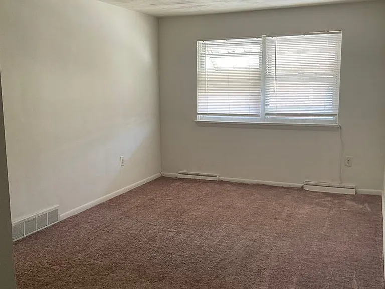 4790 Derry St — Photo 5