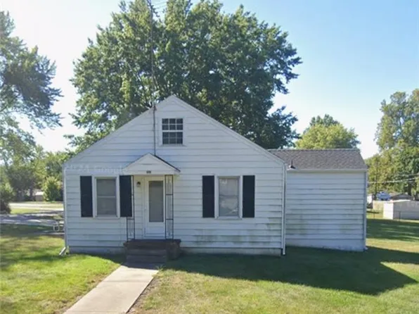 401 S 6th St, Louisburg, KS 66053