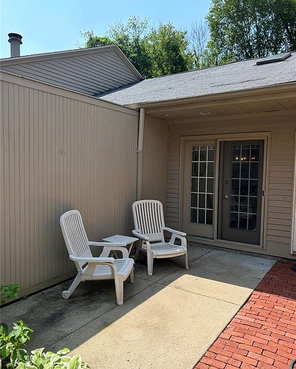 1st image of 102 Pine Glen Dr