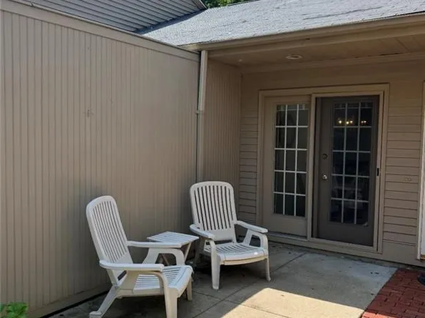 102 Pine Glen Dr, East Greenwich, RI 02818