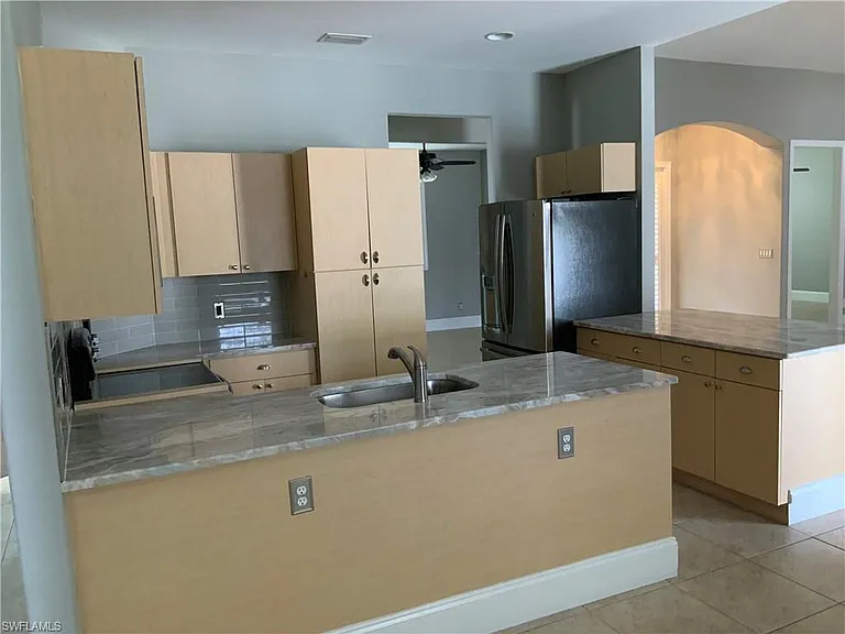2715 SW 2nd Pl — Photo 10