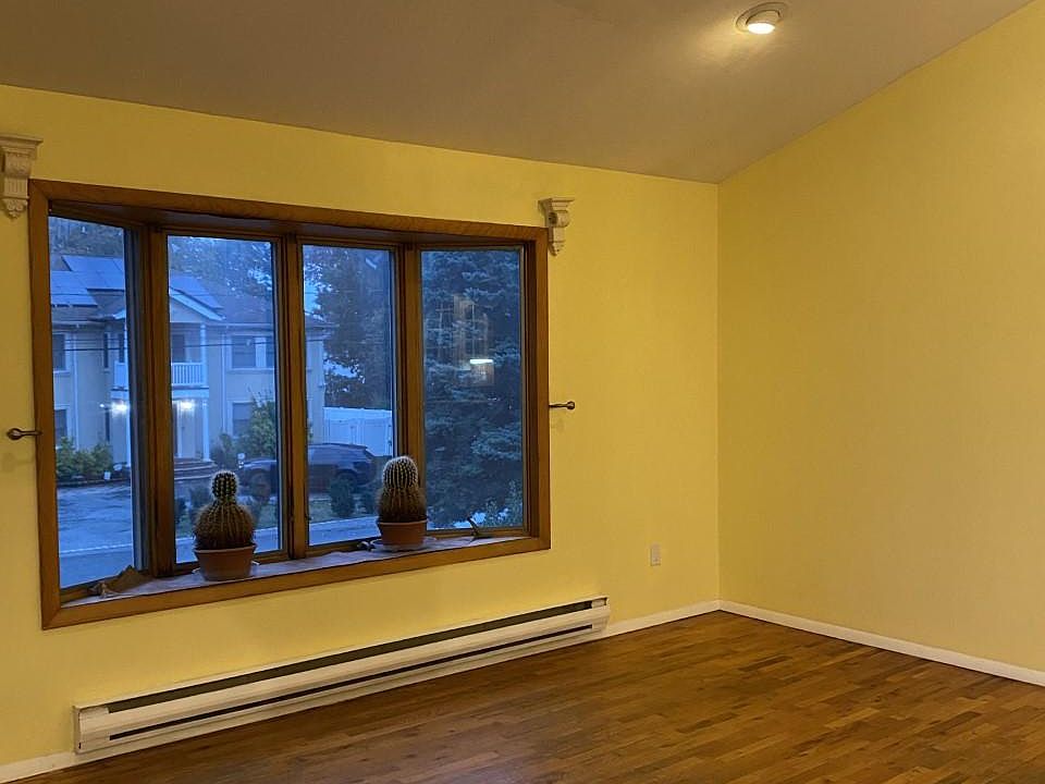 2nd image of 72 Floyd St