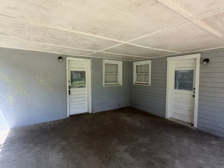 918 Preston St — Photo 20