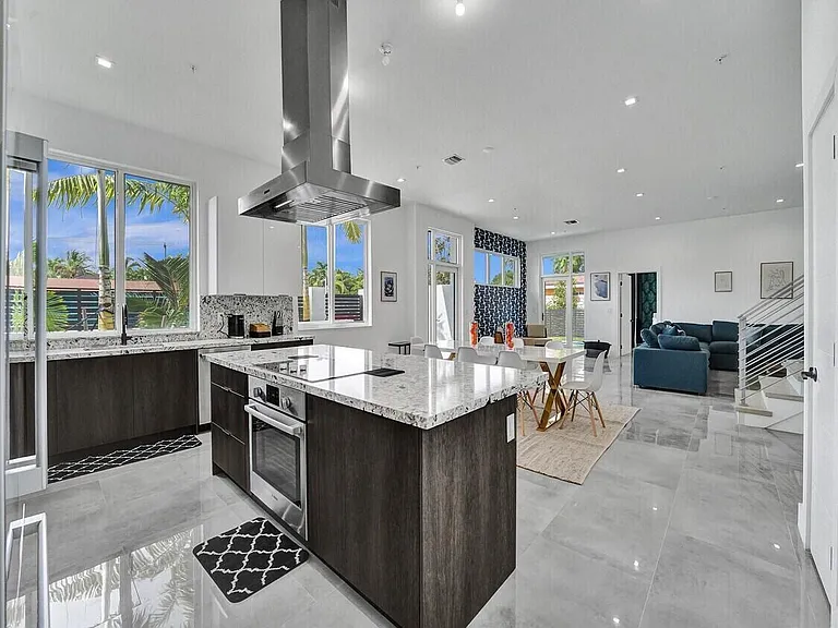 1220 NE 15th Ave — Photo 7