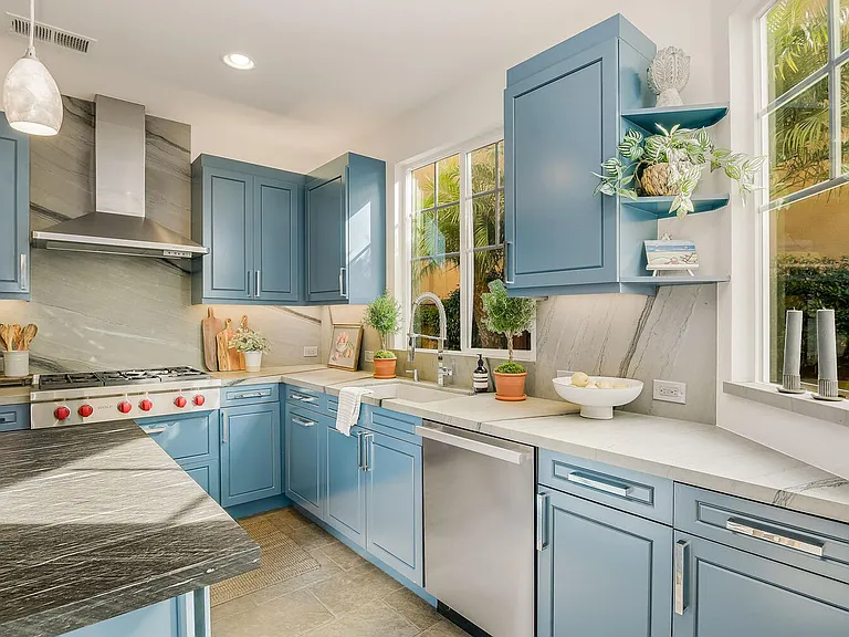 409 N Cedros Ave — Photo 5