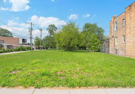 2nd image of 738 W 54th Pl