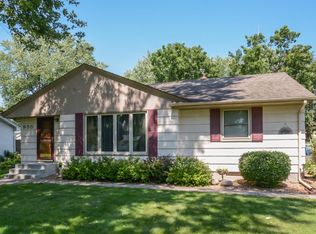 955 Island Lake Ave, Shoreview, MN 55126