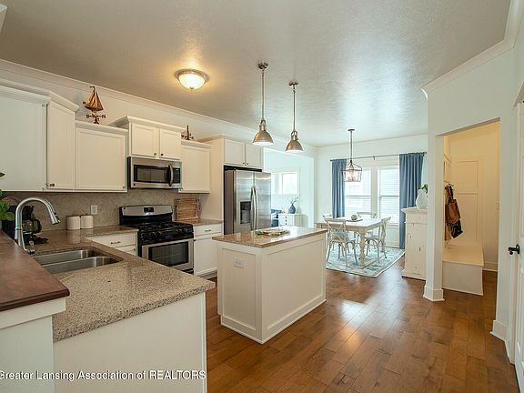 4th image of 4824 Nassau St
