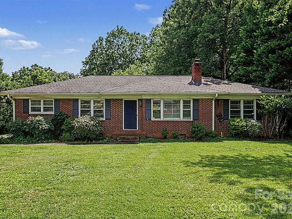 5th image of 1819 Lumpkin Cir
