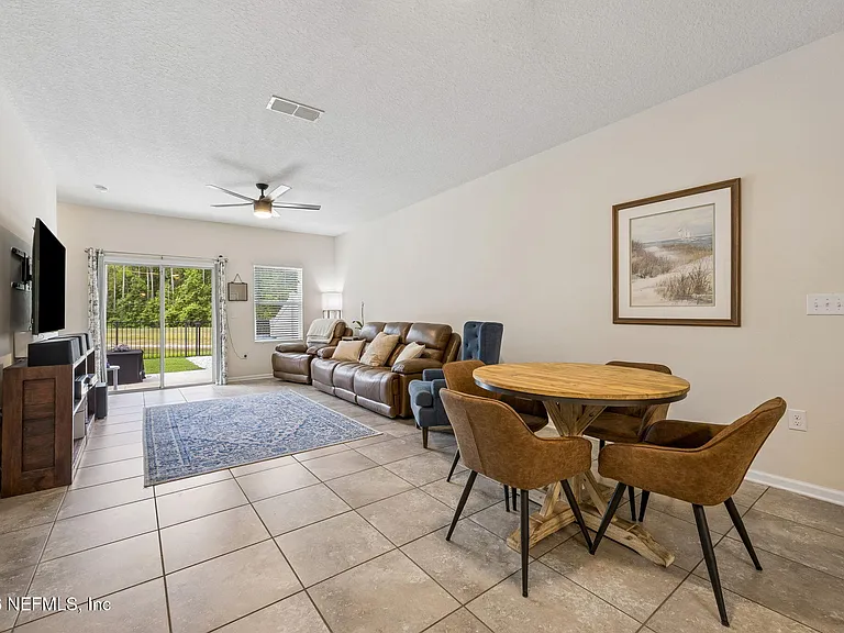 470 Servia Dr — Photo 5