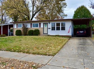 580 Falcon Dr, Florissant, MO 63031