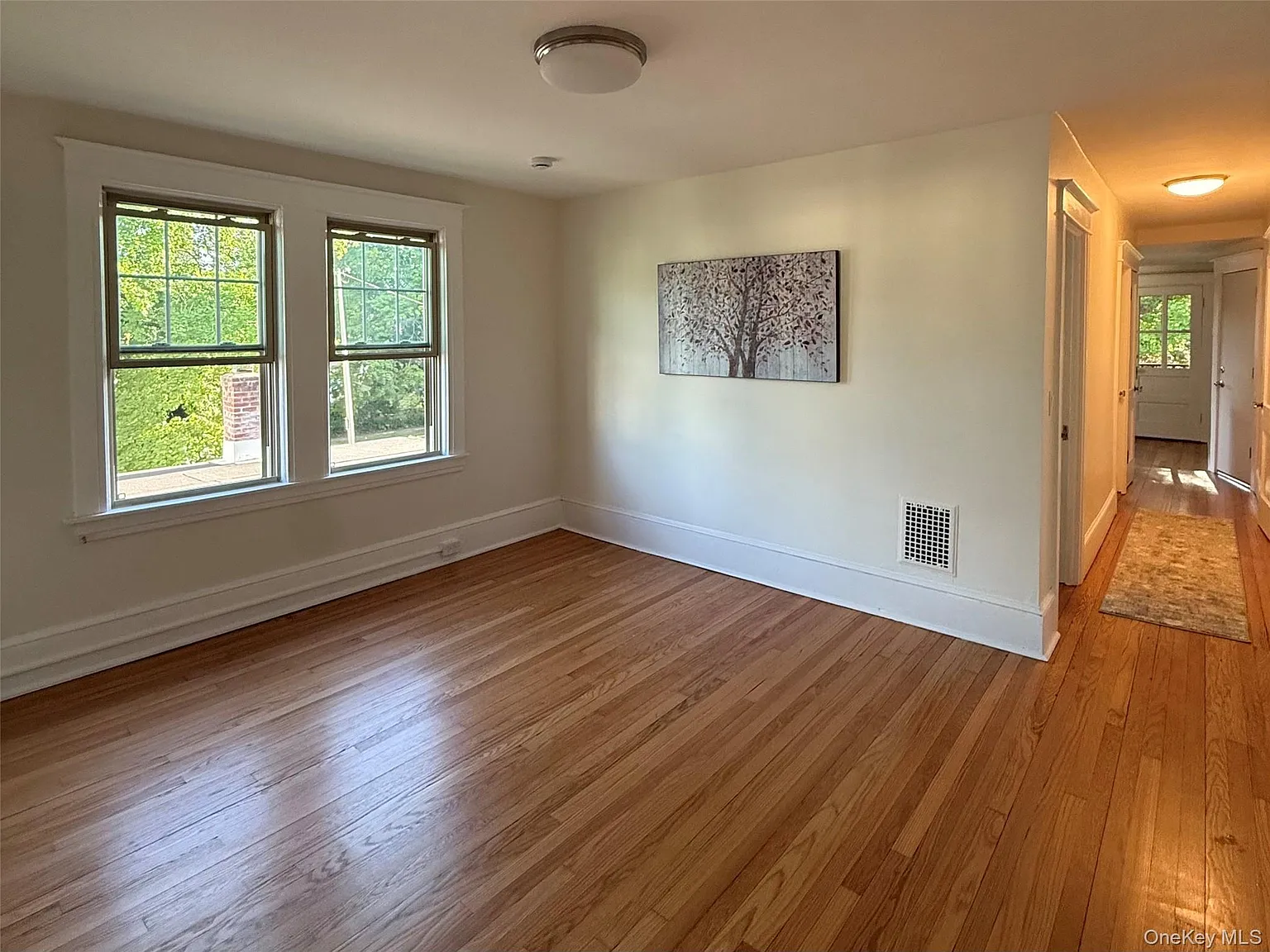 2 bed, 1.0 bath, 4462 sqft, $2,000 — Photo 3