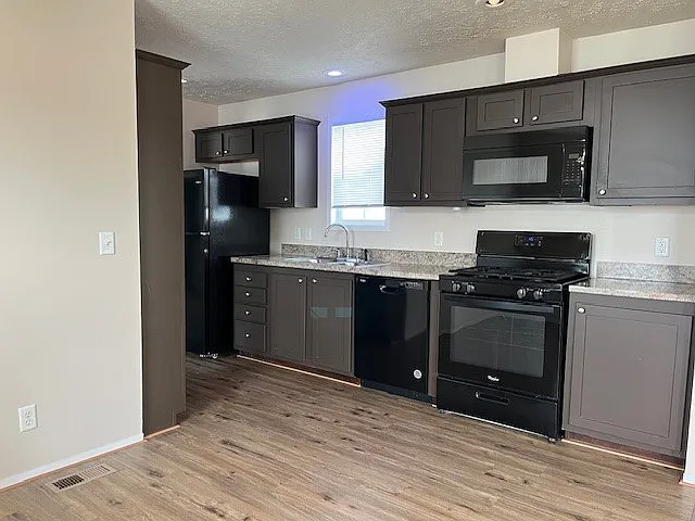 Richmond Place — Photo 15