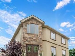 22 Cheshire Pl, Staten Island, NY 10301