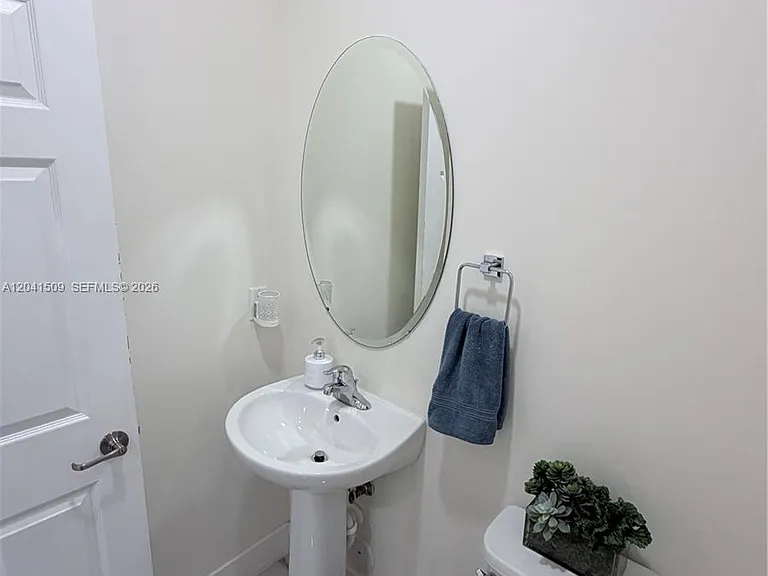 268 SE 31st Ave — Photo 11