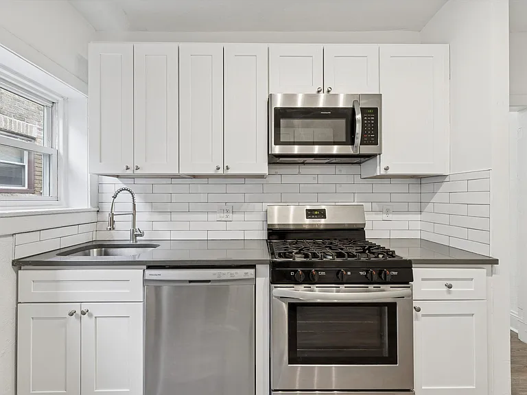 334-38 Lombard St #215 — Photo 4
