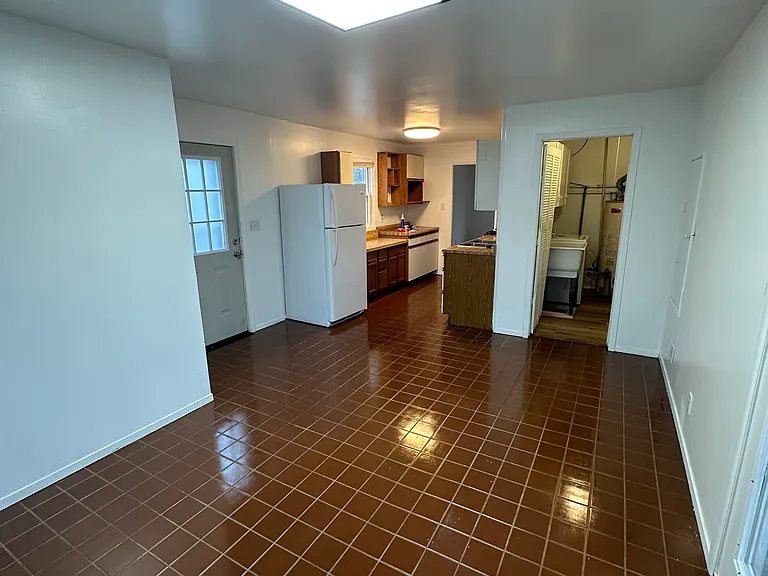 1007 E Michigan Ave — Photo 5