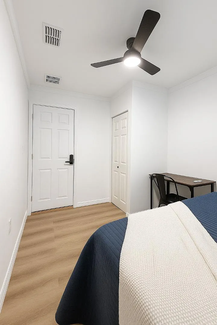 Unit Photo - 129 Alachua Dr #4