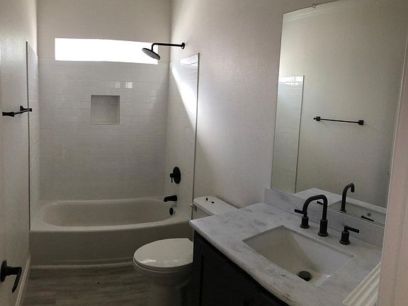 Second bathroom with tub