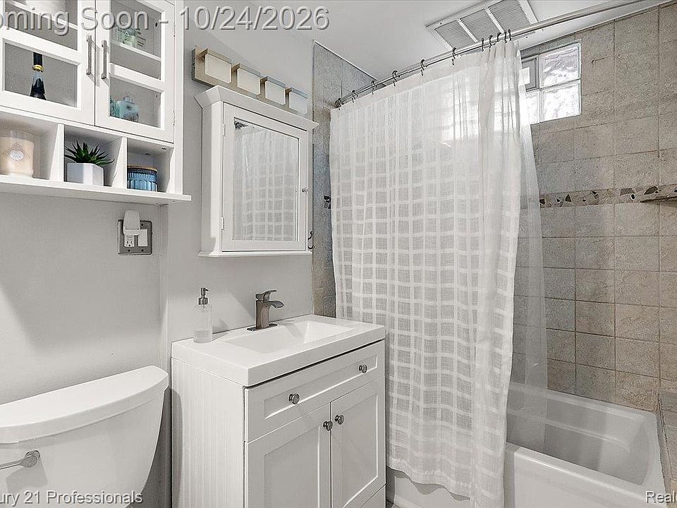935 Ottawa Dr, photo 21