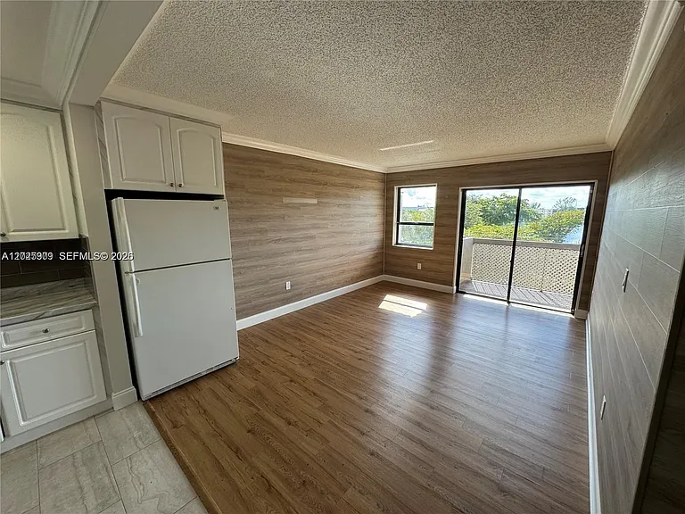 1121 SW 122nd Ave #412-2 — Photo 1