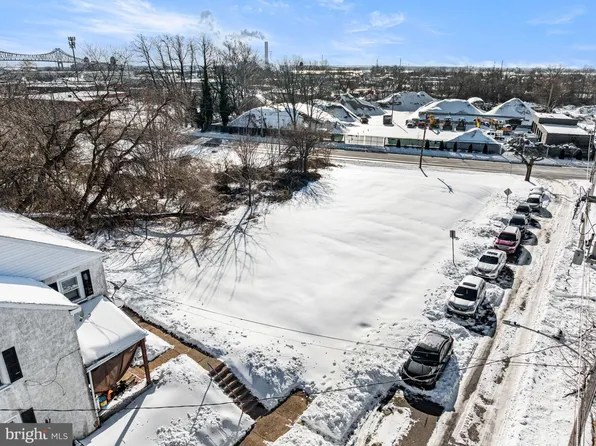 923 917 Meadow Ln, Chester, PA 19013