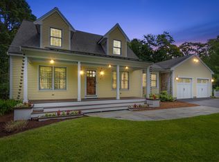 2 Julie Ln, Cotuit, MA 02635