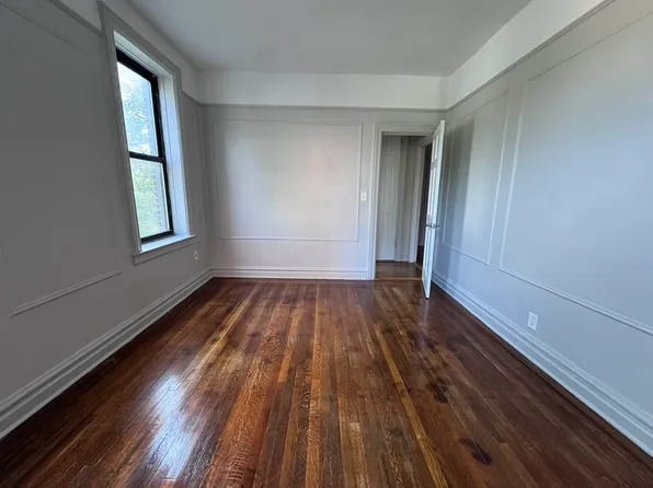 646 Argyle Road image 1 of 3