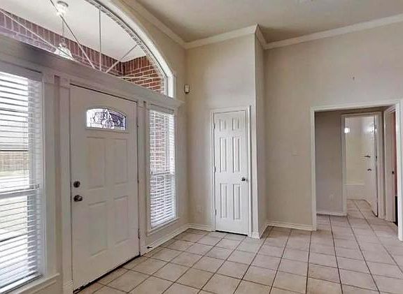 3rd image of 4214 Alexandria Ave