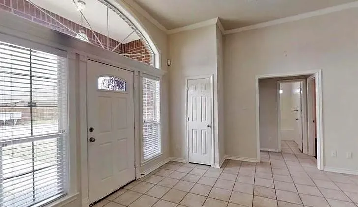 4214 Alexandria Ave — Photo 3