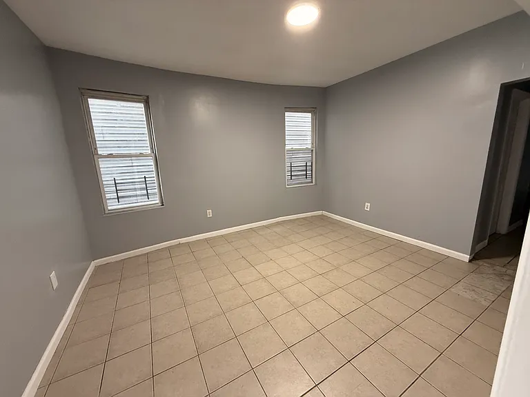 482 Avon Ave #1 — Photo 2