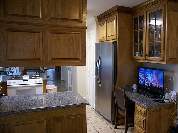 5th image of 128 Club House Dr
