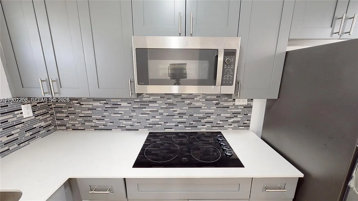 Building Photo - 453 SW 2nd St #301C