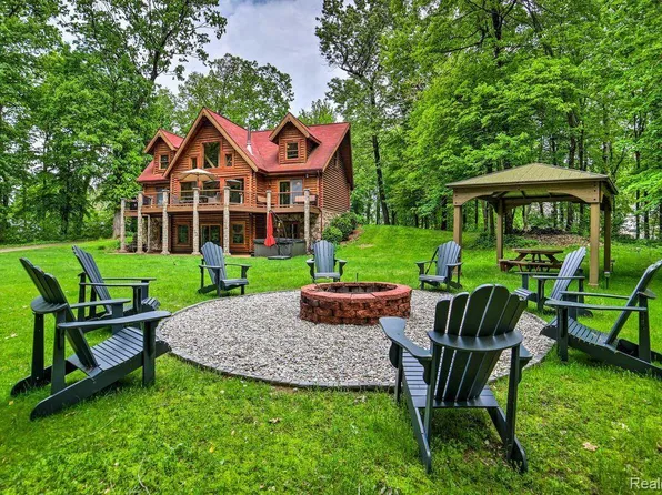 4380 Donnely Rd, Jackson, MI 49201