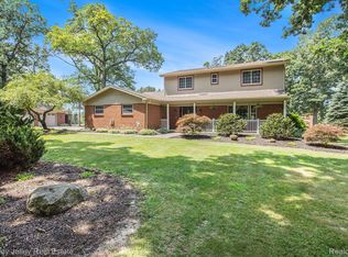8900 Rickett Rd, Brighton, MI 48116