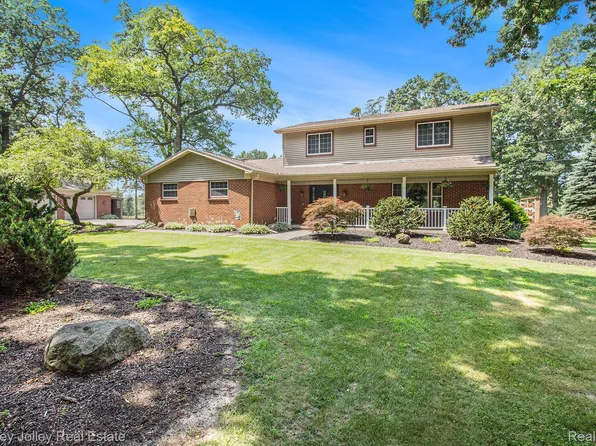 8900 Rickett Rd, Brighton, MI 48116