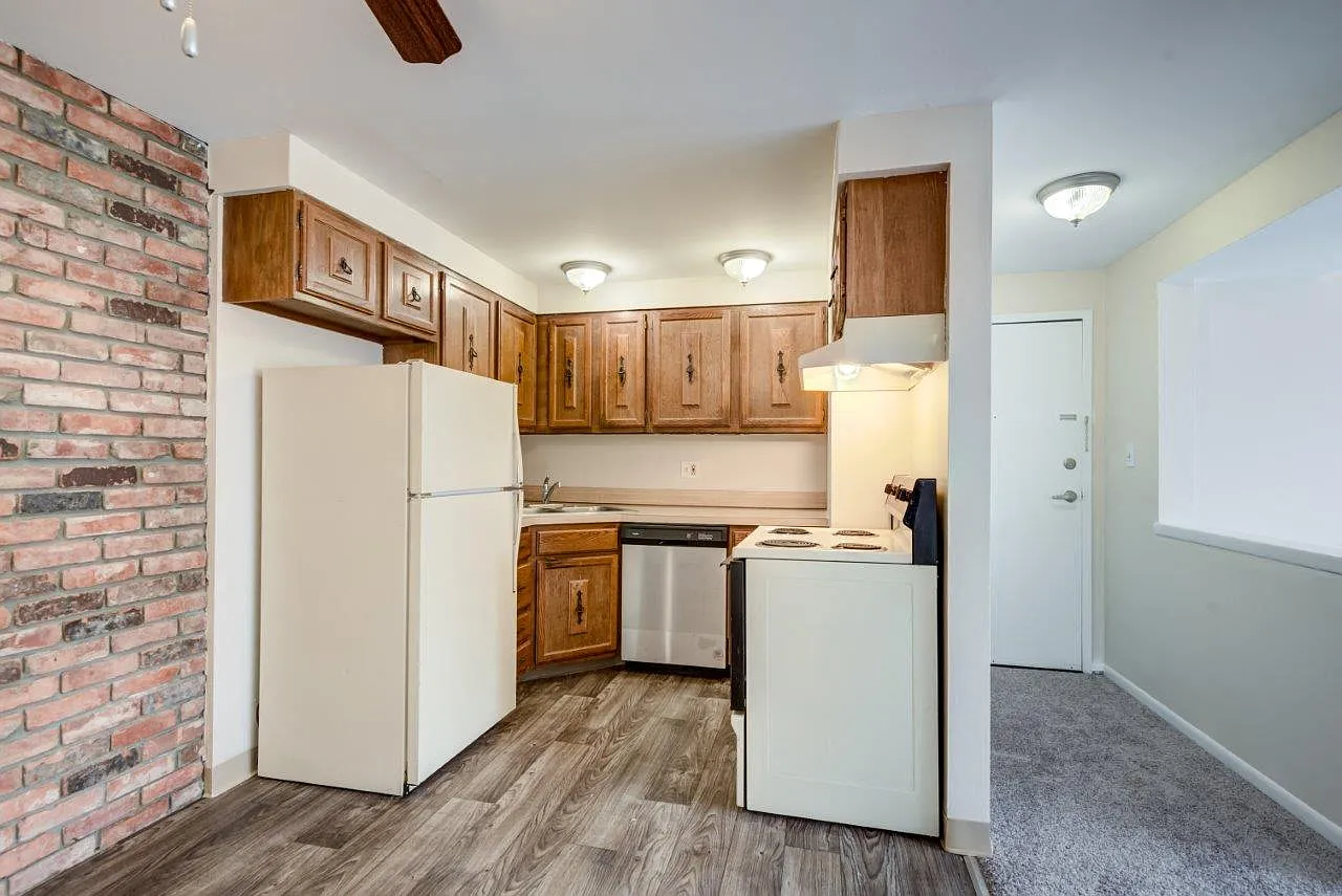Raintree Island Apartment Homes — Photo 2